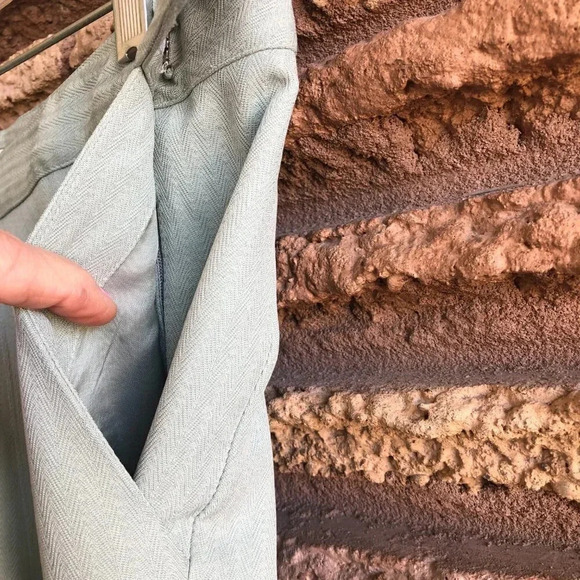 Tommy Bahama Vintage Green 100% Silk Side Closure Cropped Ankle Pants - Picture 3 of 7